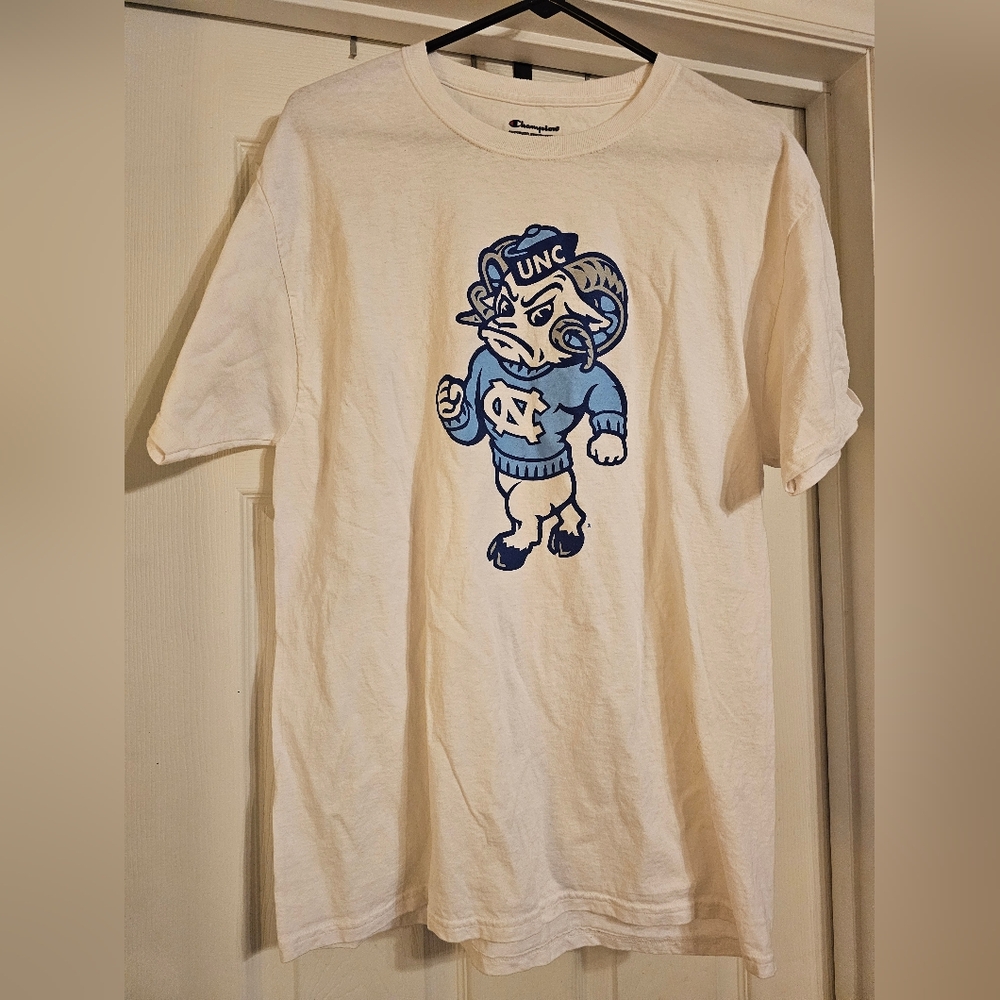 North Carolina Tar Heels T-shirt.  Size:L.